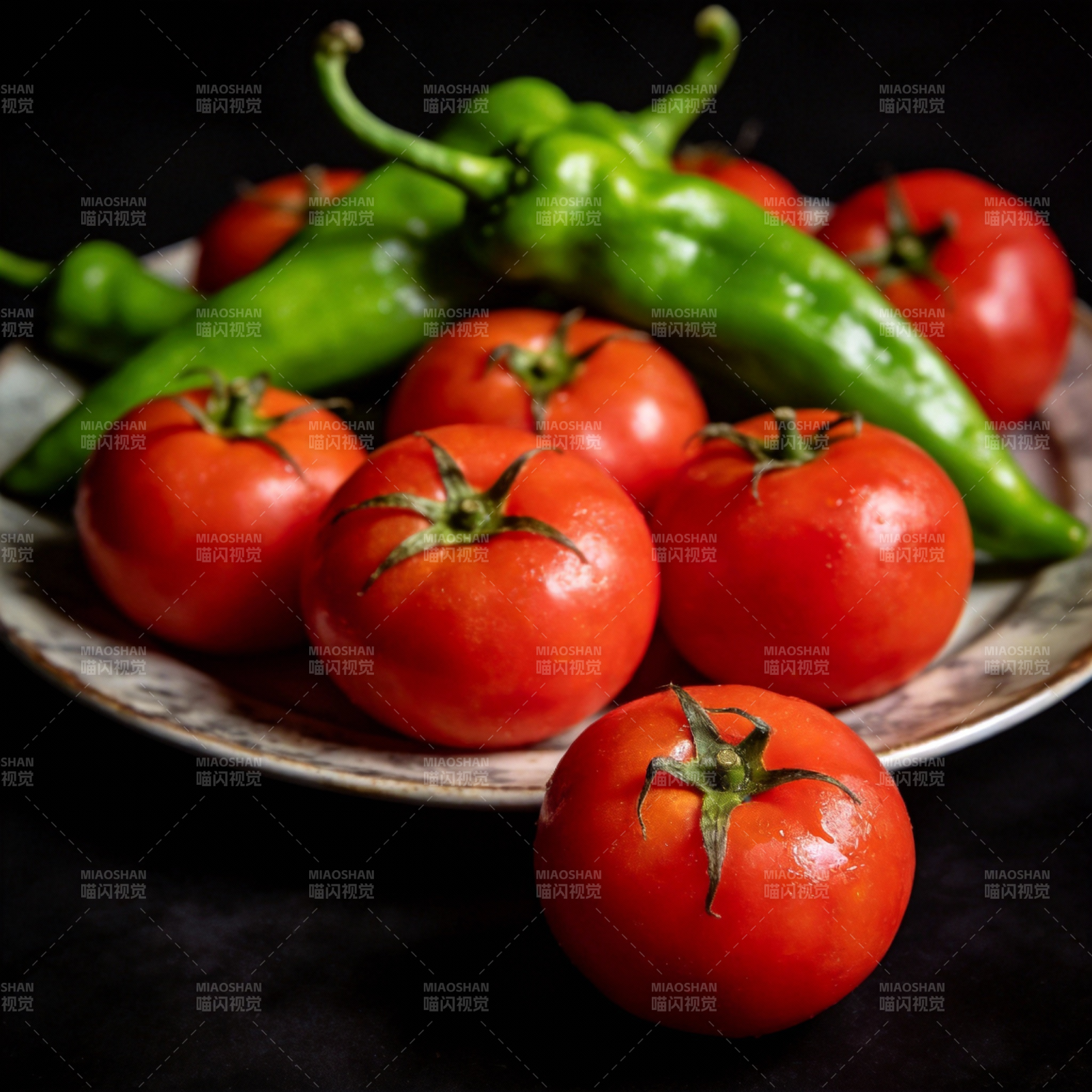 番茄与青椒静物图片