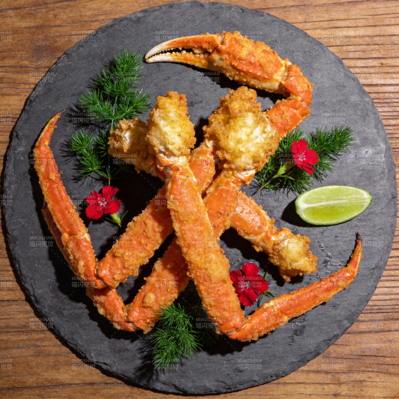 金黄蟹腿配香草图片