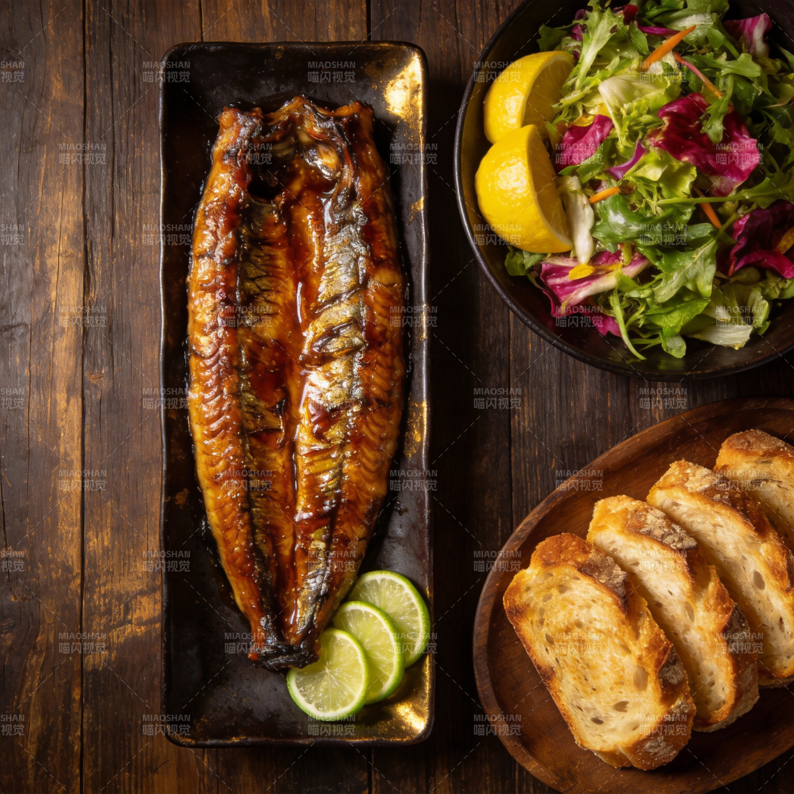 烤鱼配沙拉面包图片