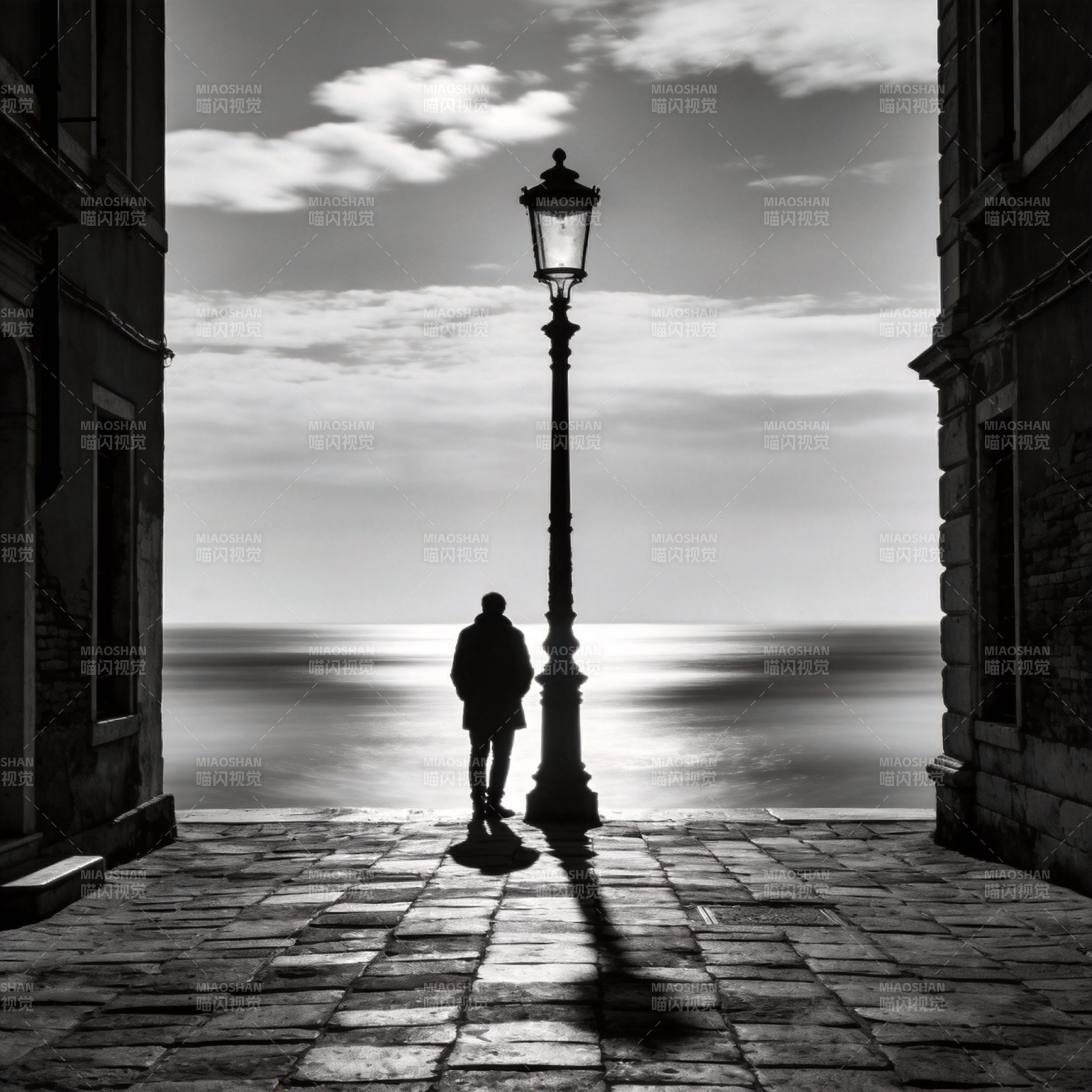 孤影灯下海天间图片