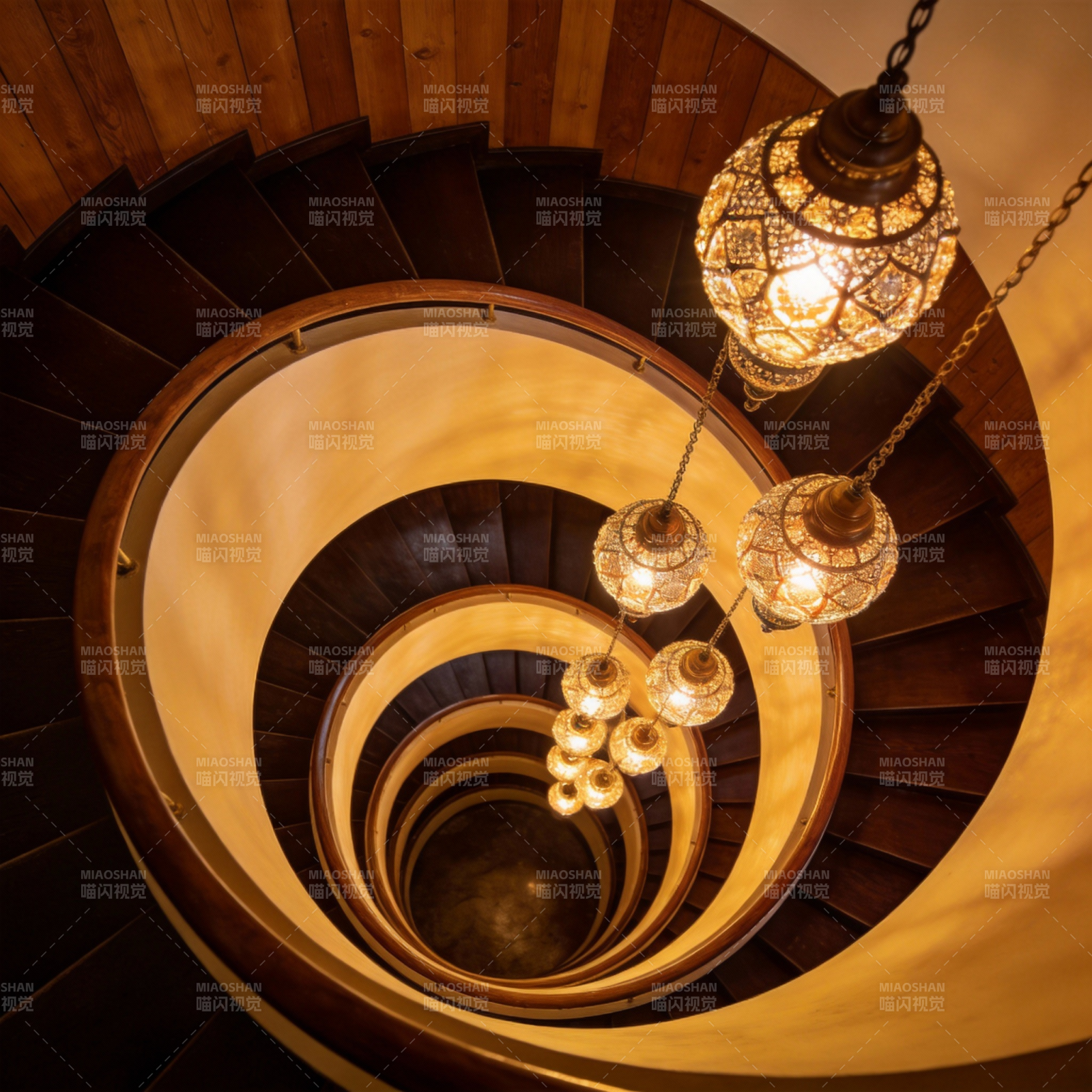 螺旋楼梯光影图片