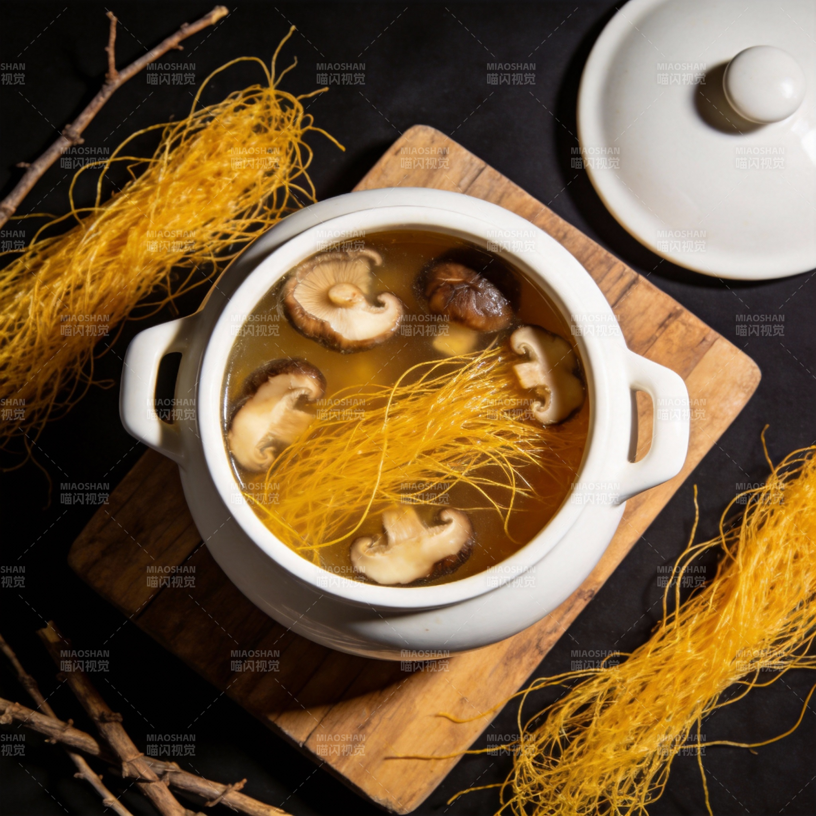 金丝菇汤 鲜美诱人图片