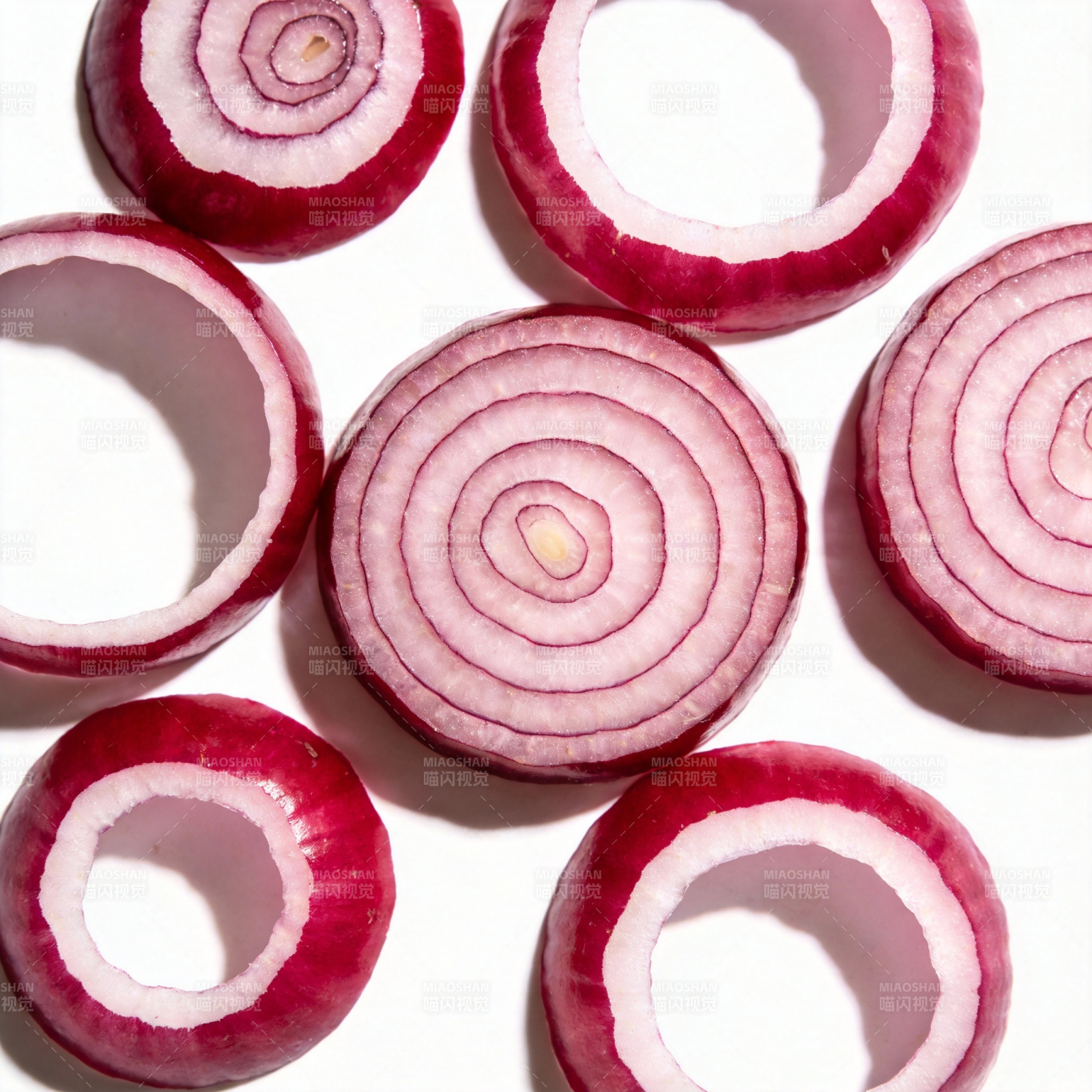 红洋葱切片特写图片