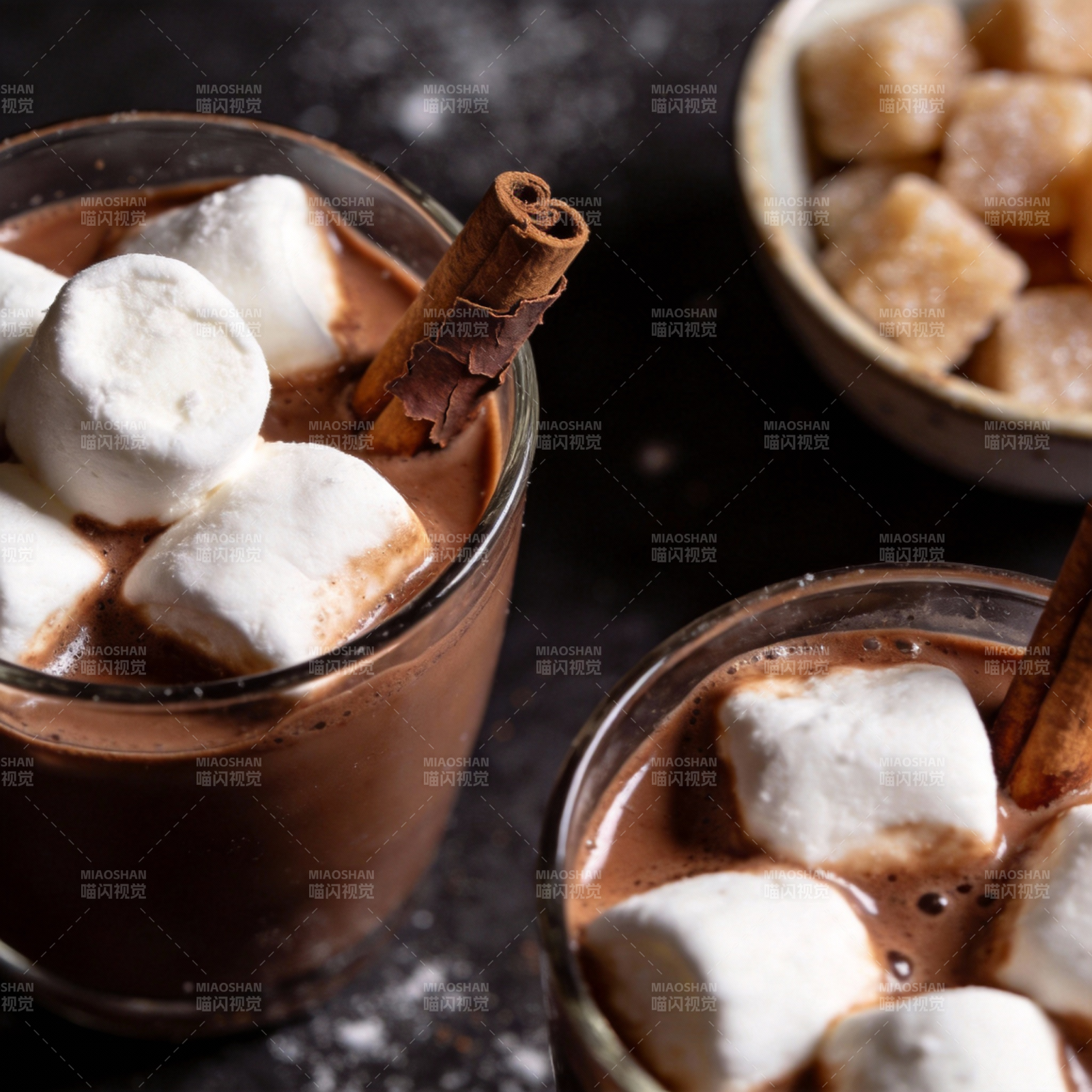 热巧克力配棉花糖图片