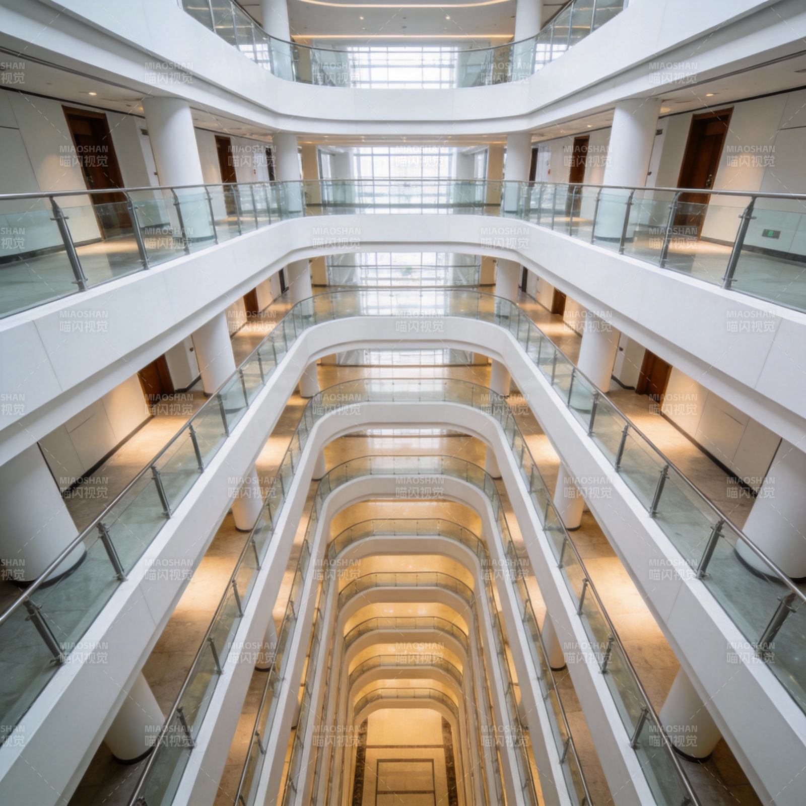 现代建筑中庭图片