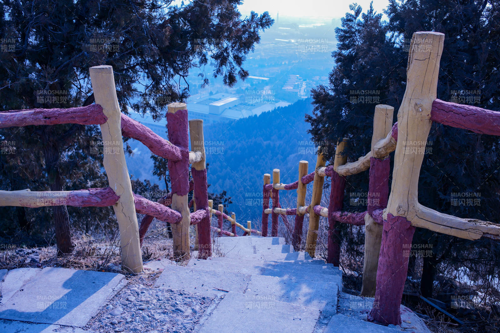 十三陵水库汉包山 雪径通幽 山景如画图片