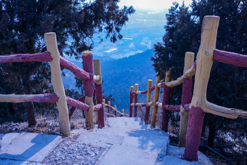十三陵水库汉包山 雪径通幽 山景如画图片