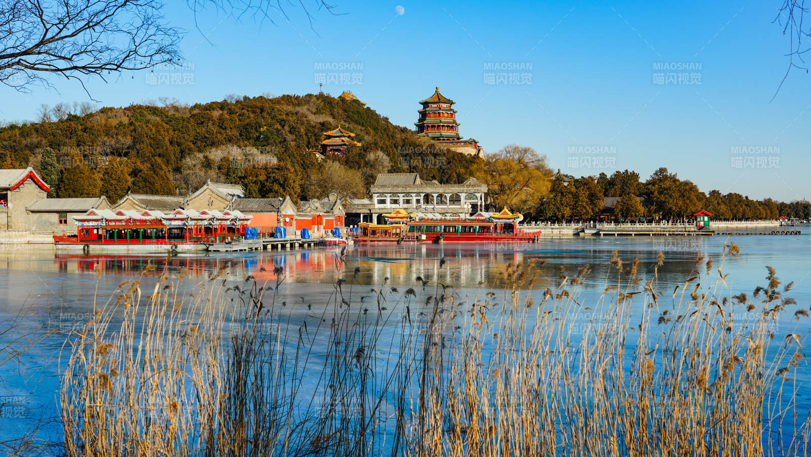 颐和园秋湖佛香阁映水景图片