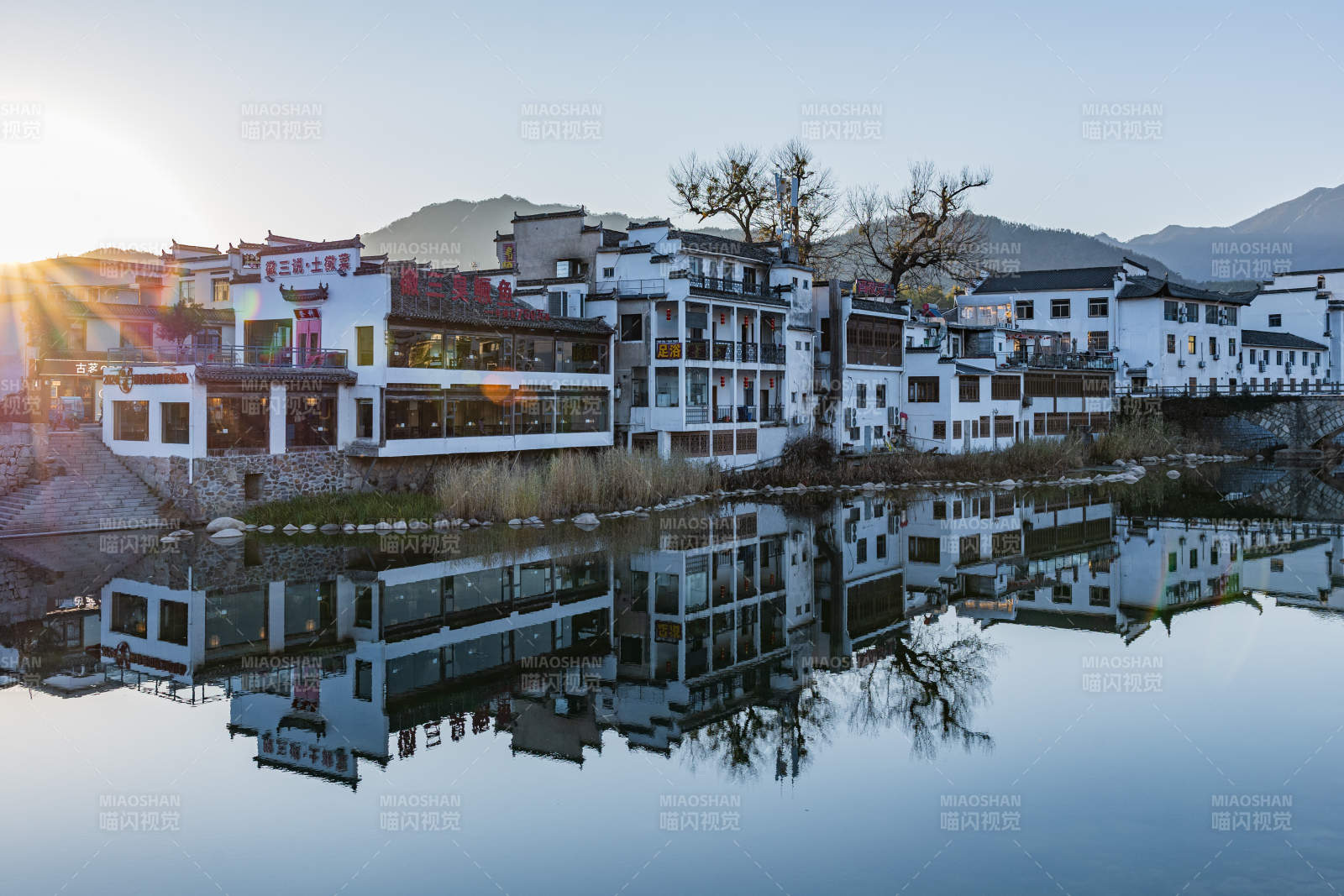 水乡晨曦倒影  徽州图片