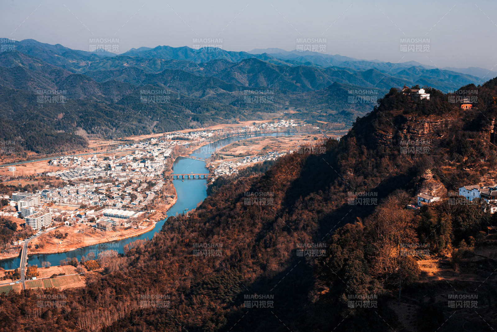 山城河畔风光  山图片