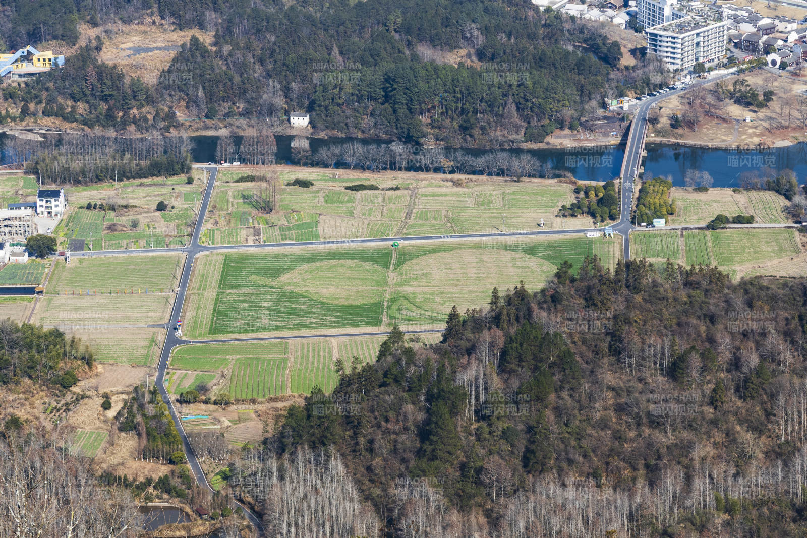 田园风光航拍图  齐云山图片