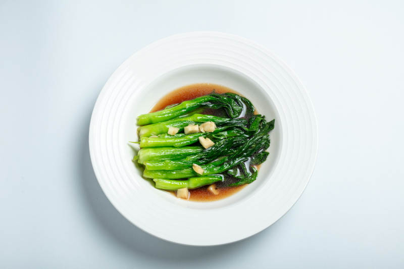 清炒芥兰配蒜蓉图片