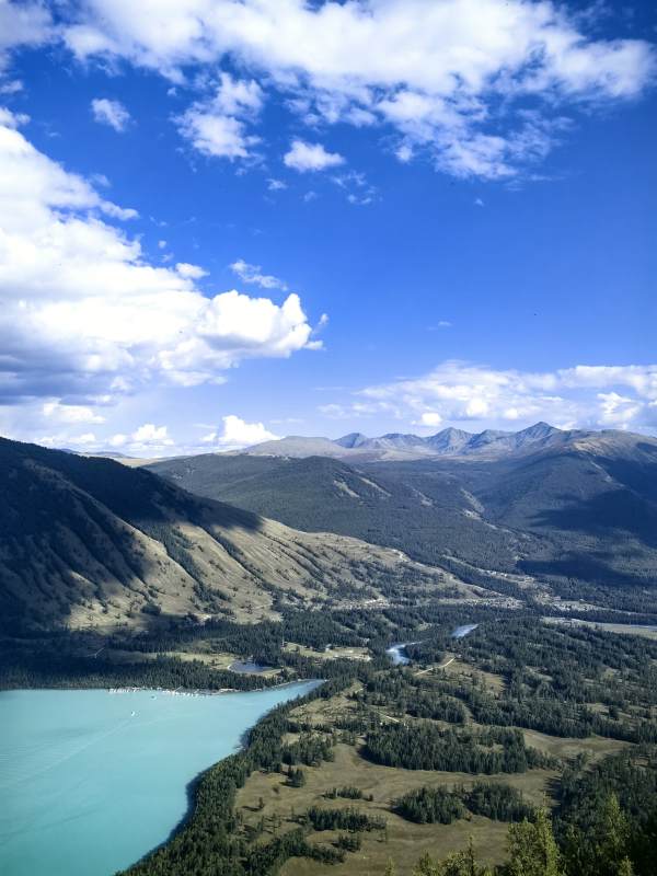 湖光山色 蓝天白云，新疆图片