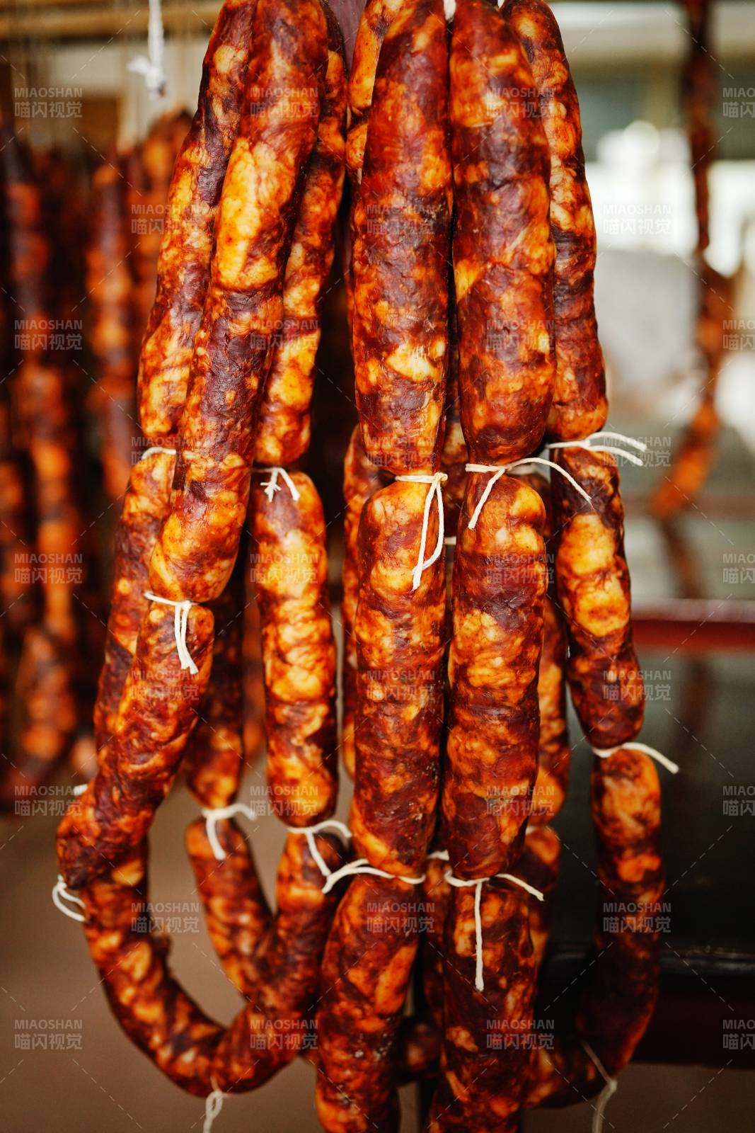 彭山香肠悬挂风干图片