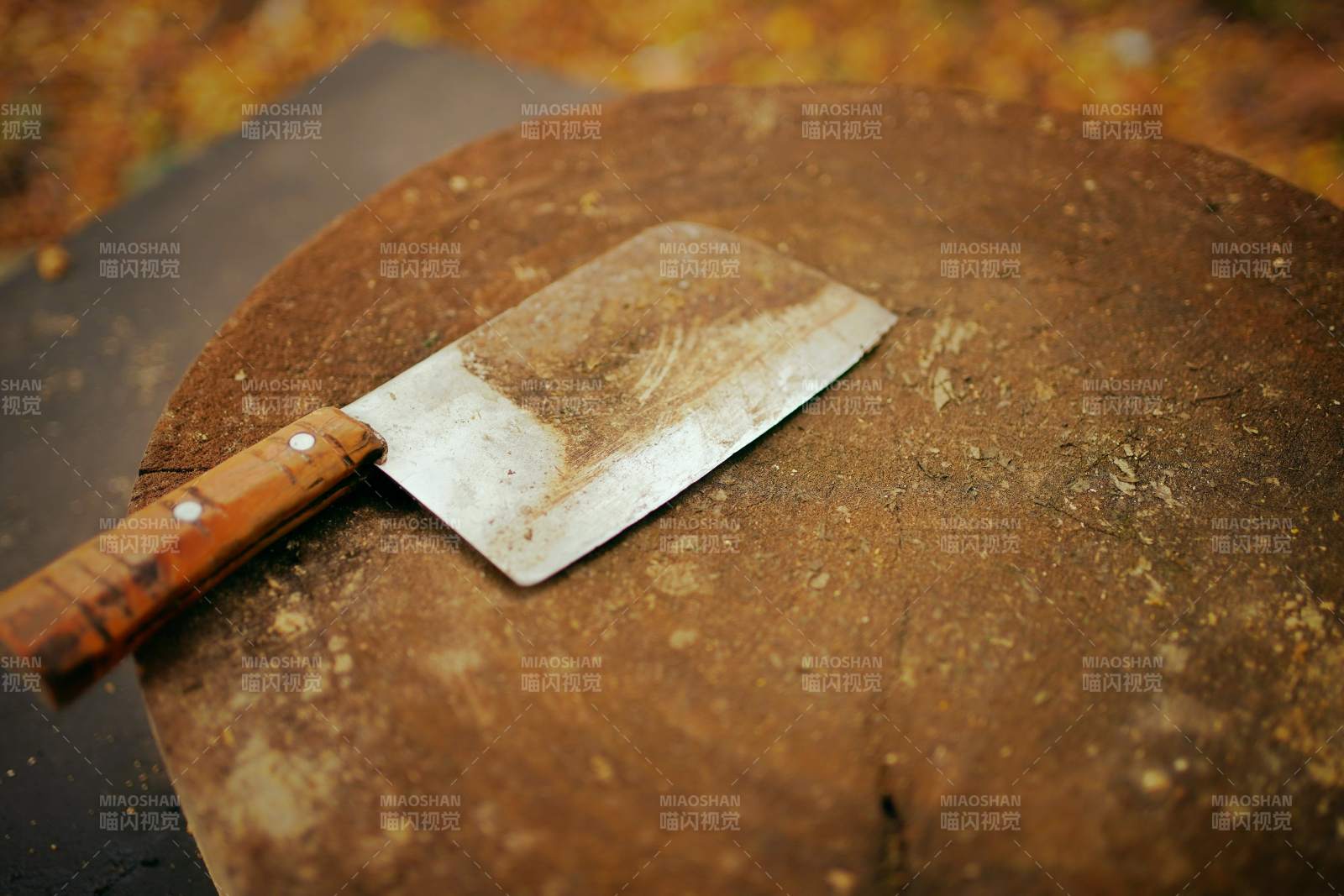 锈迹斑斑的菜刀图片