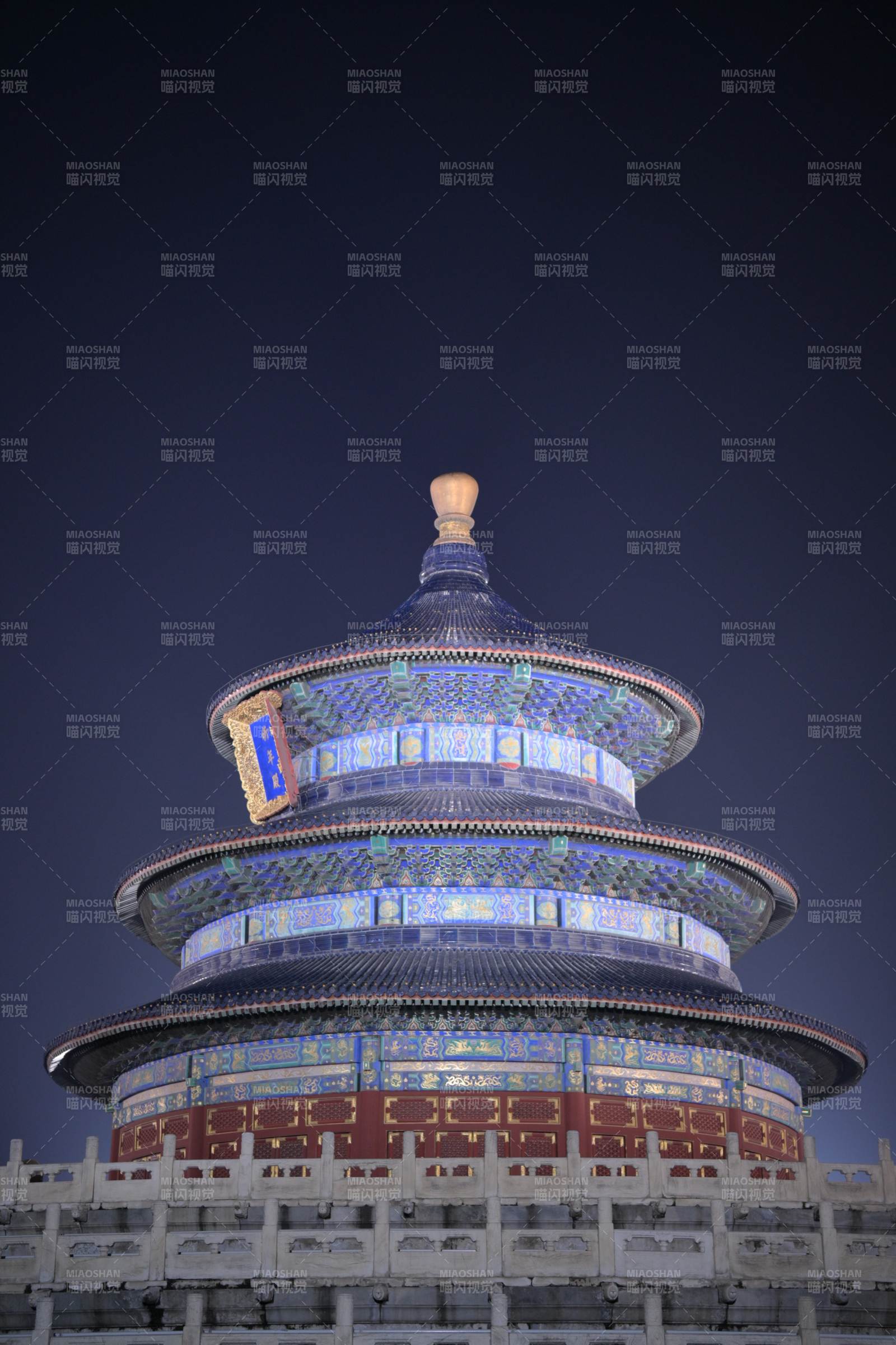 天坛的夜景璀璨图片