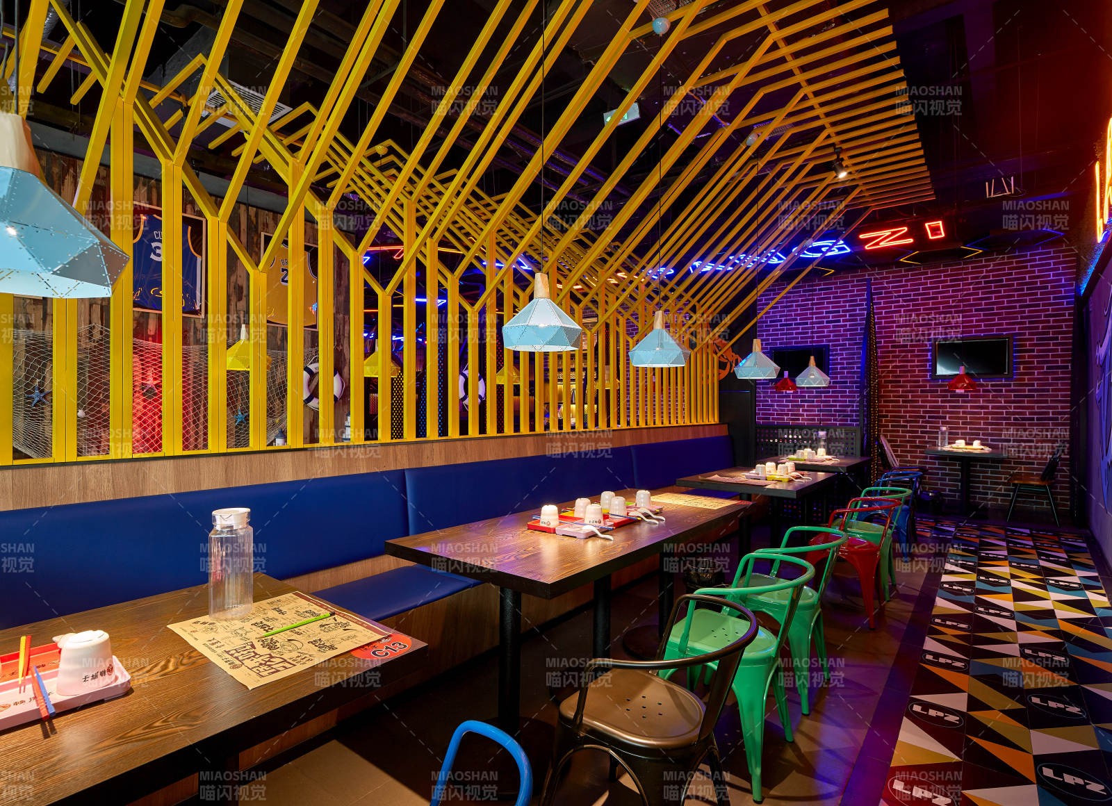 炫彩餐厅内部设计图片