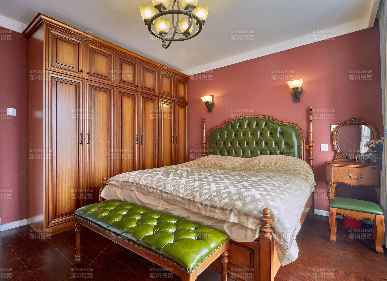 复古卧室 绿皮床头图片