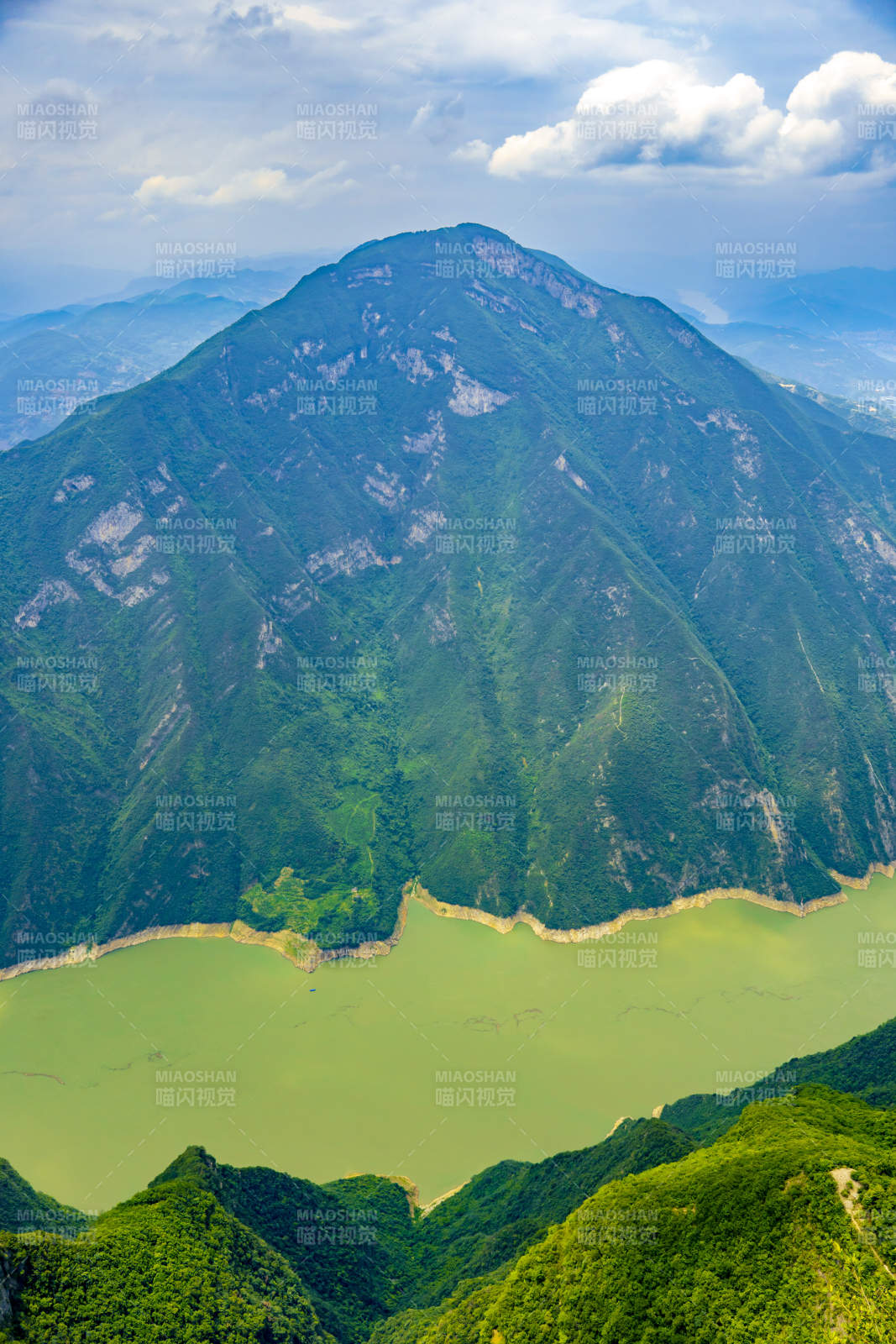 青山绿水映云天奉节三峡图片