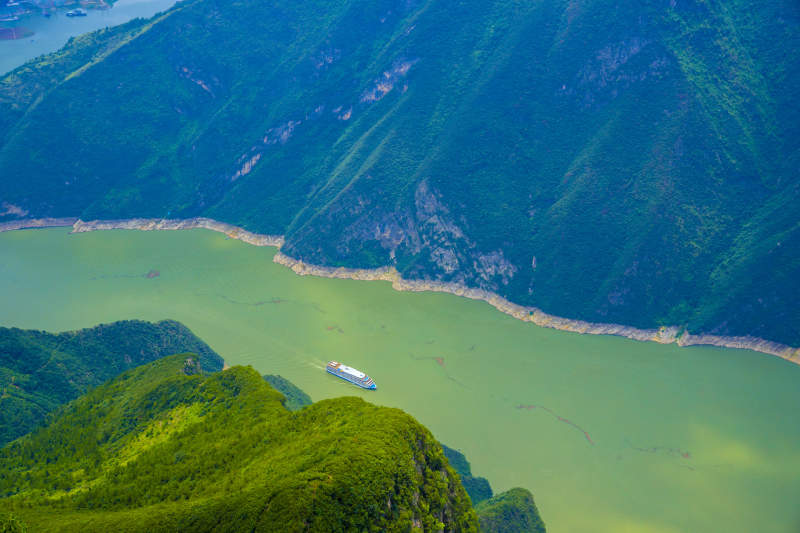 山水间的游轮奉节三峡图片