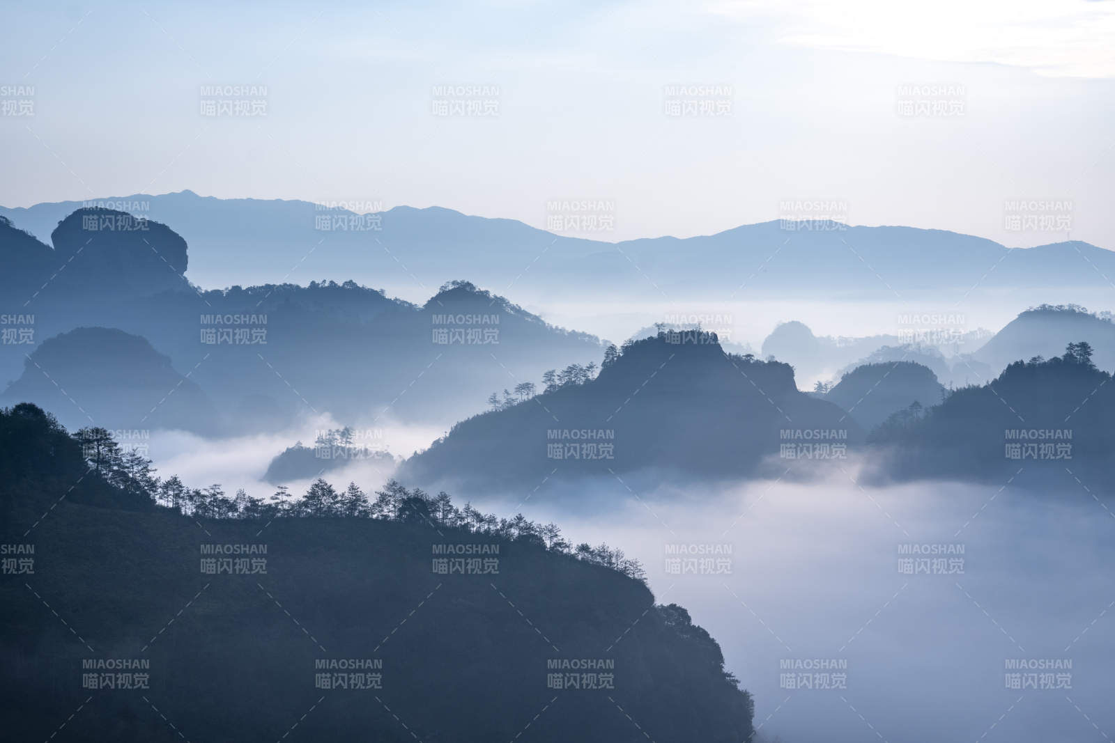 云海山峦武夷山图片