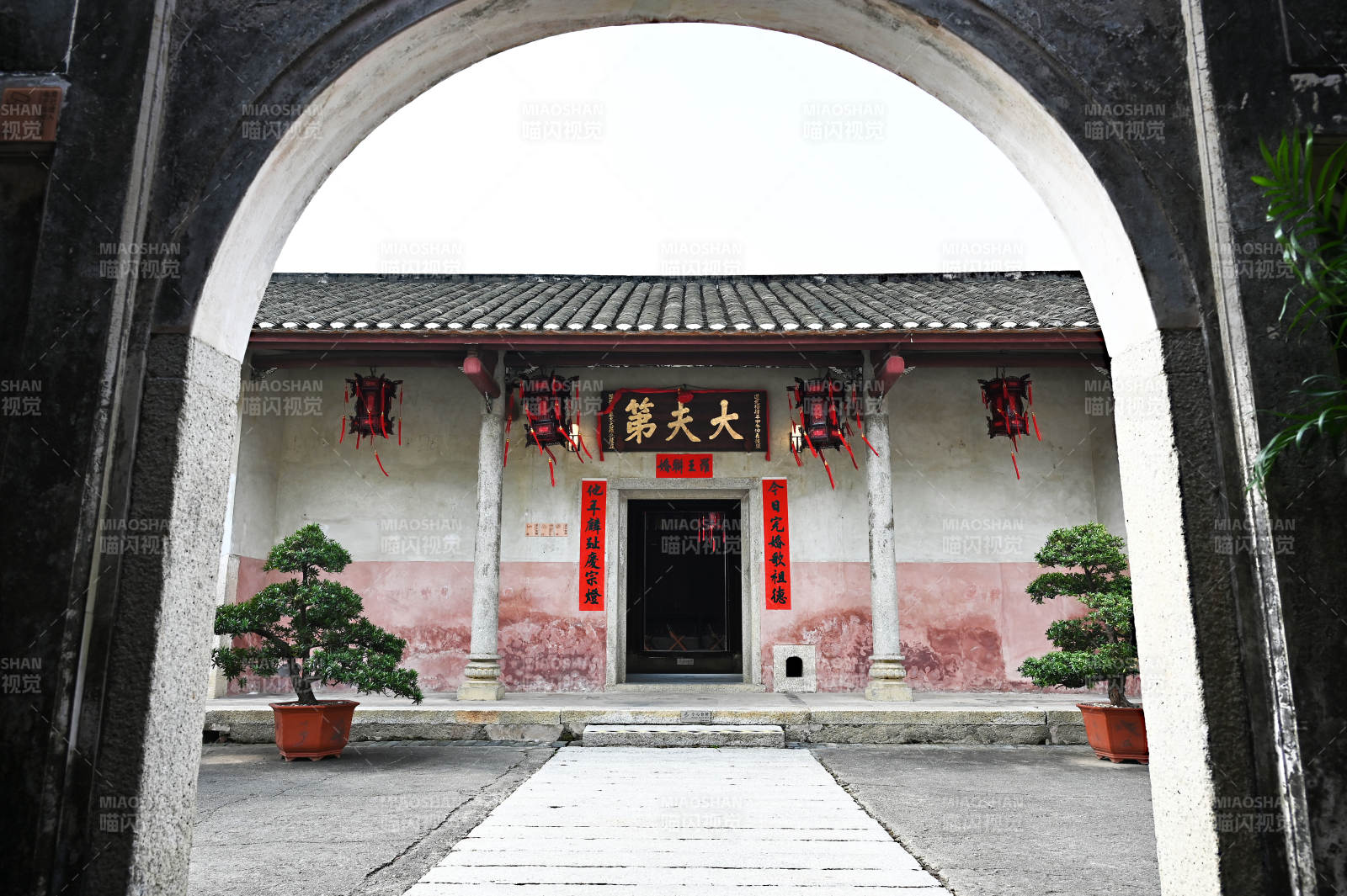 深圳客家民俗博物馆文物古宅大门图片