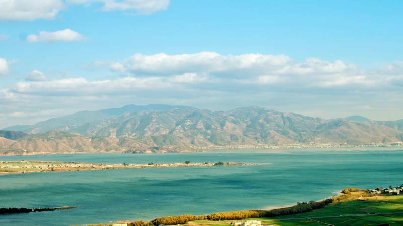 云南大理洱海湖光山色美景图片