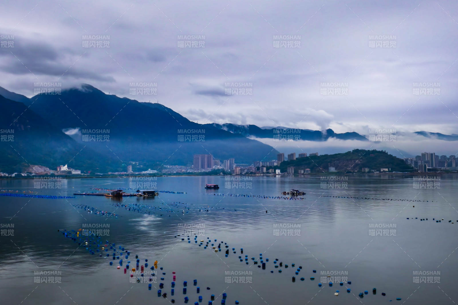 湖光山色云雾缭绕（宁德）图片