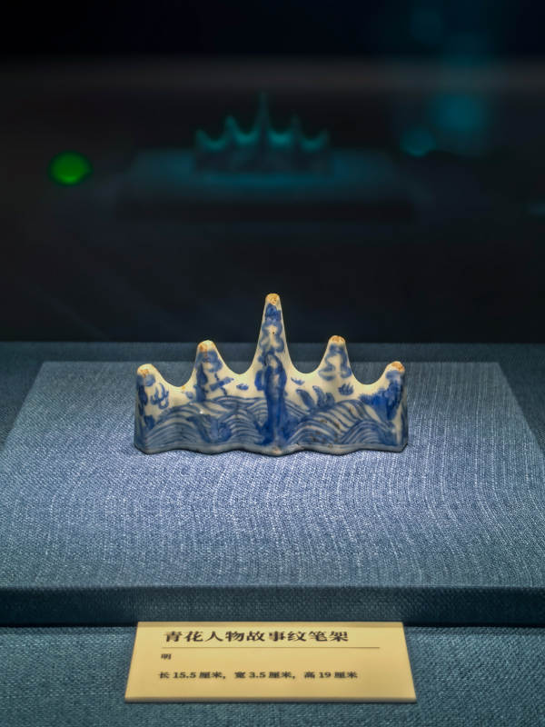 青花人物笔架图片