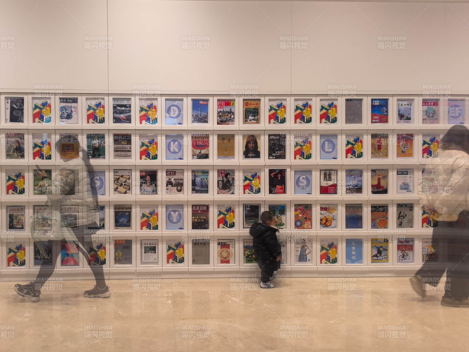 画展中的童年记忆图片