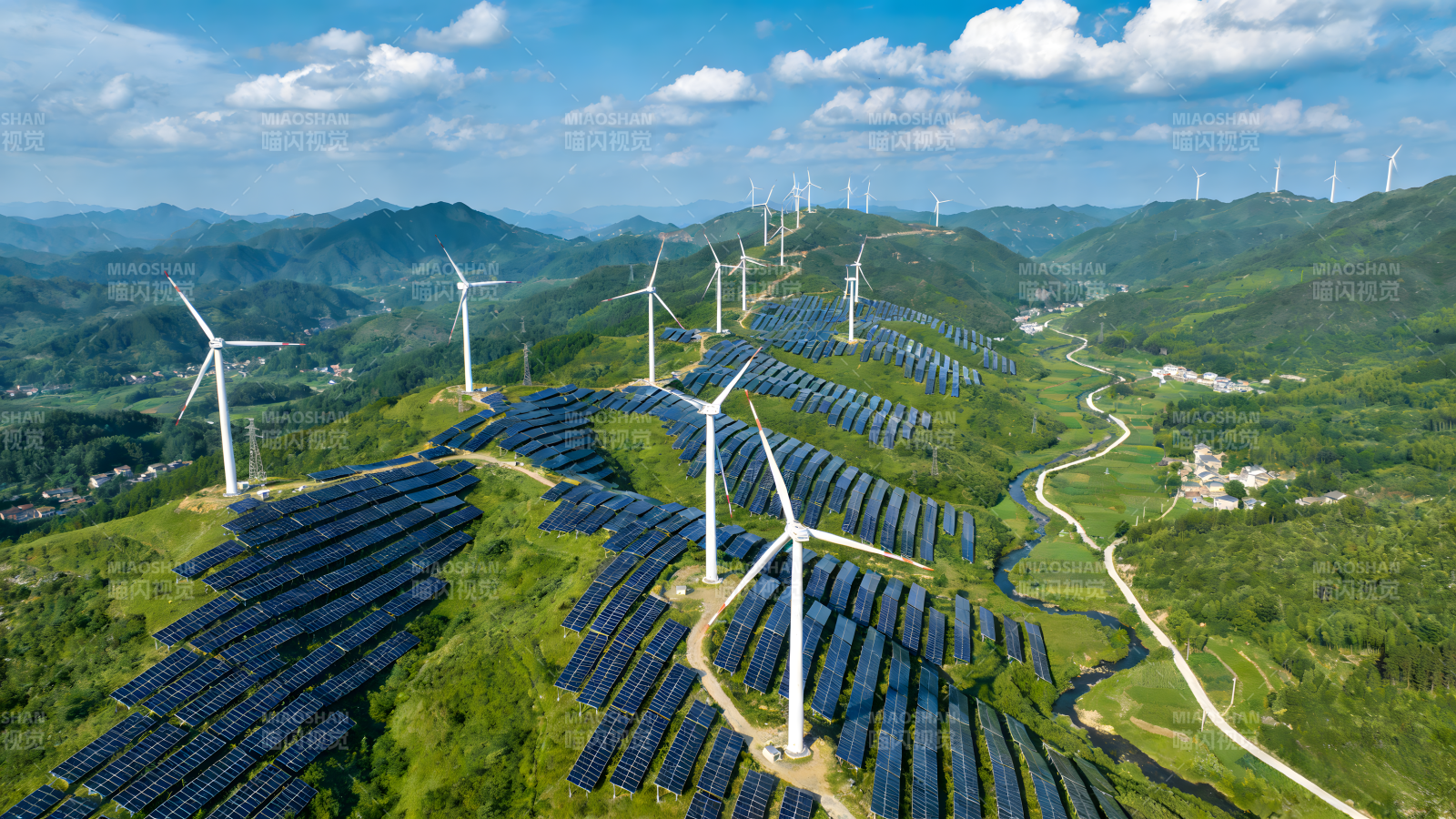 山间风光 风能与光伏图片