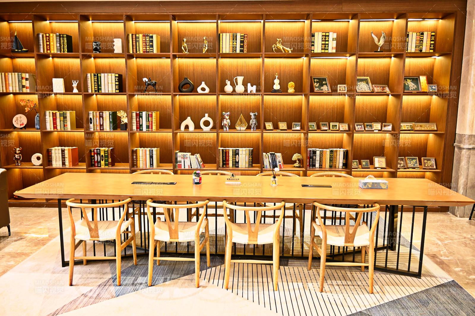 书香雅室 静谧阅读图片