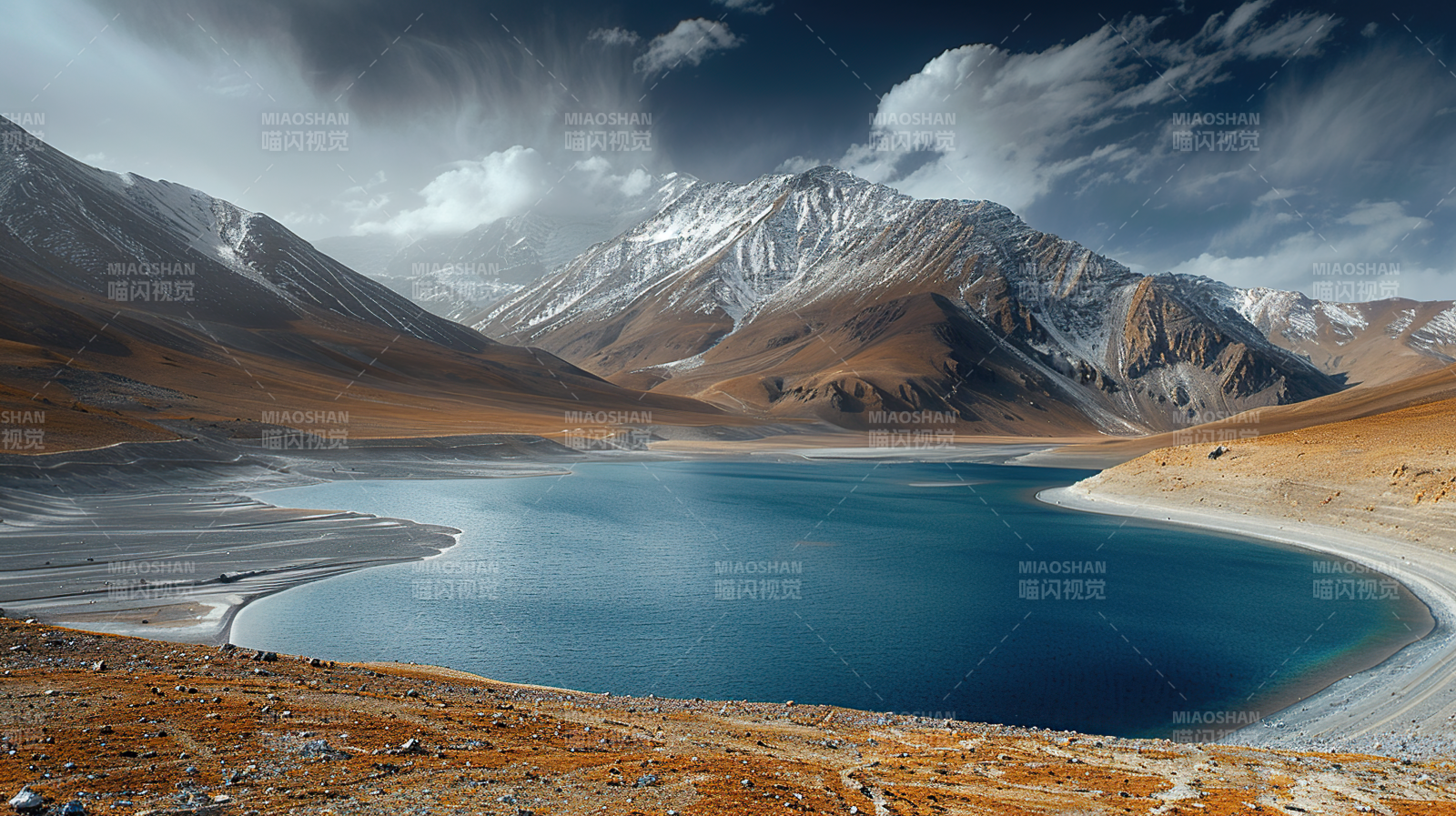 雪山映湖 静谧壮美图片