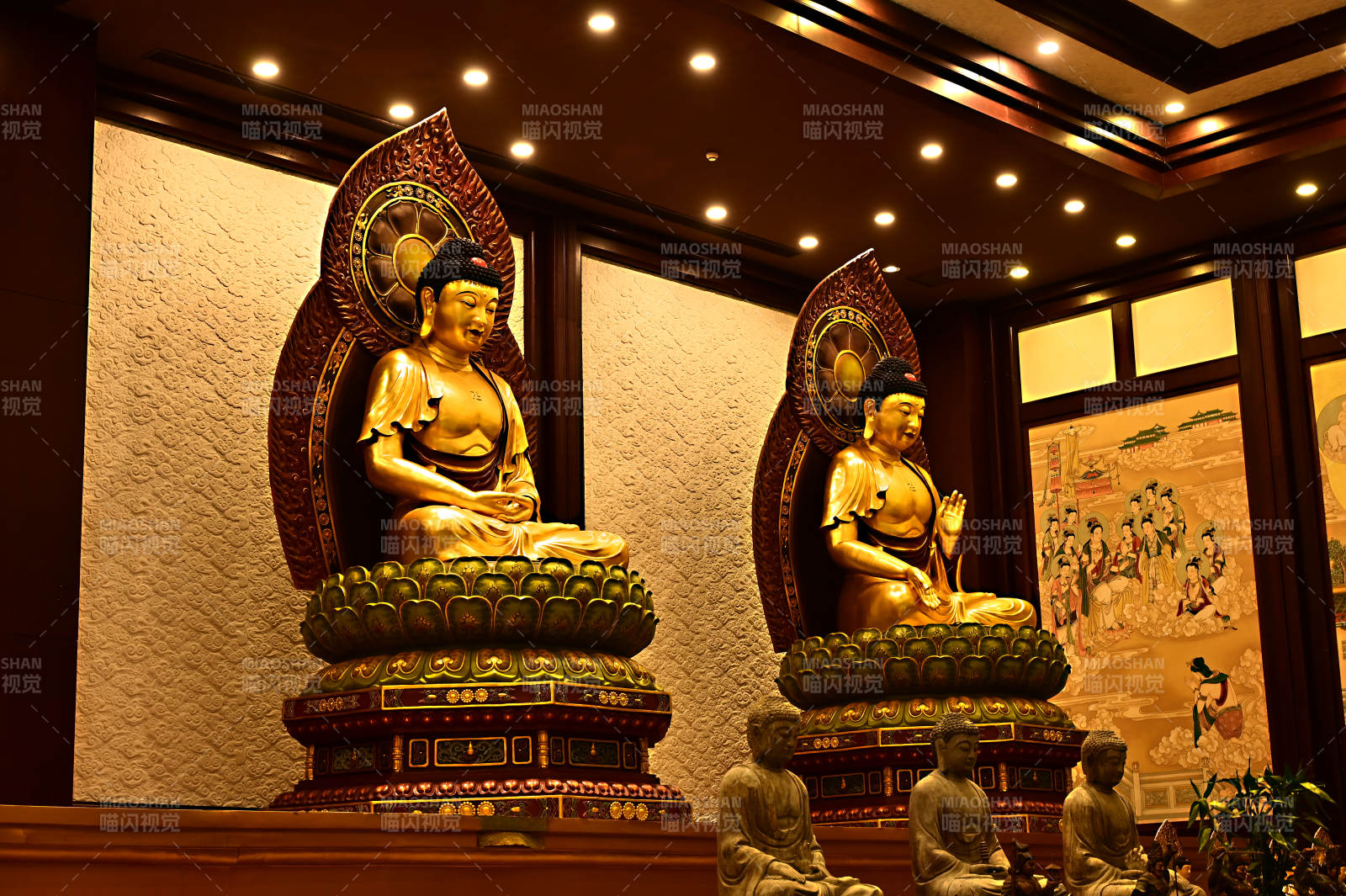 深圳般若禅寺金碧辉煌的佛像图片