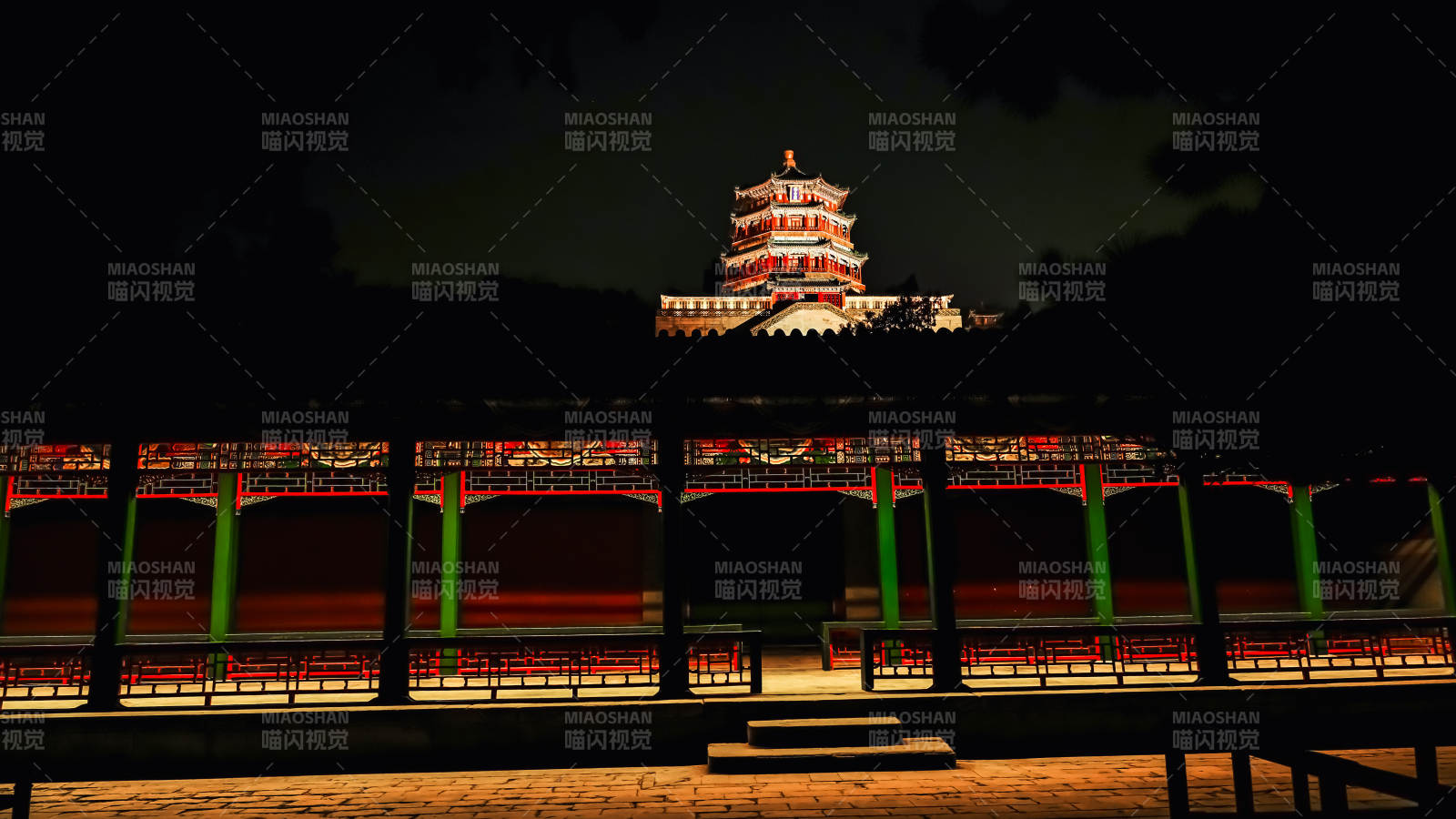 夜色中的颐和园佛香阁与长廊图片