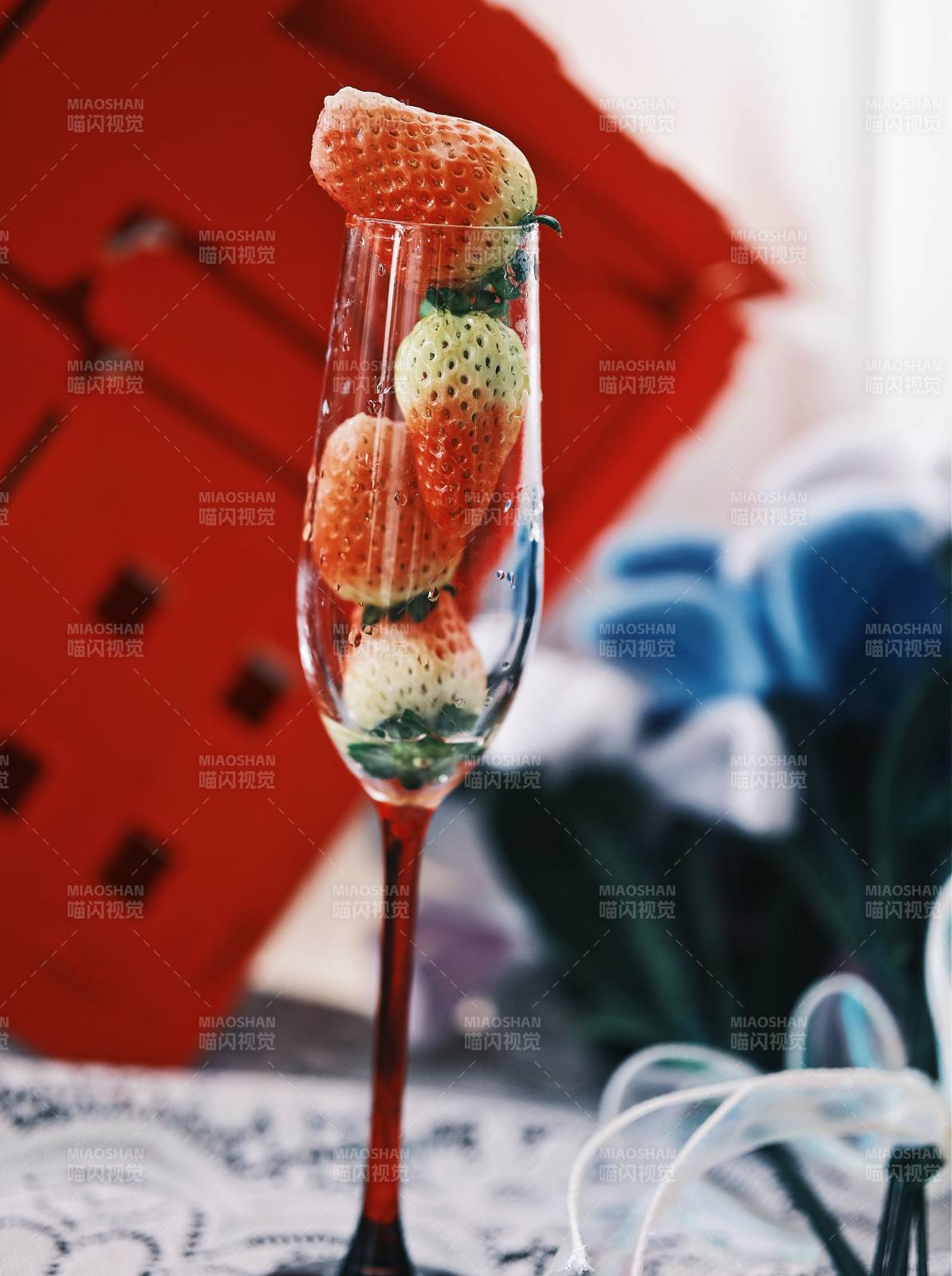 草莓香槟杯图片