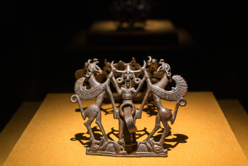 青铜神兽雕塑图片