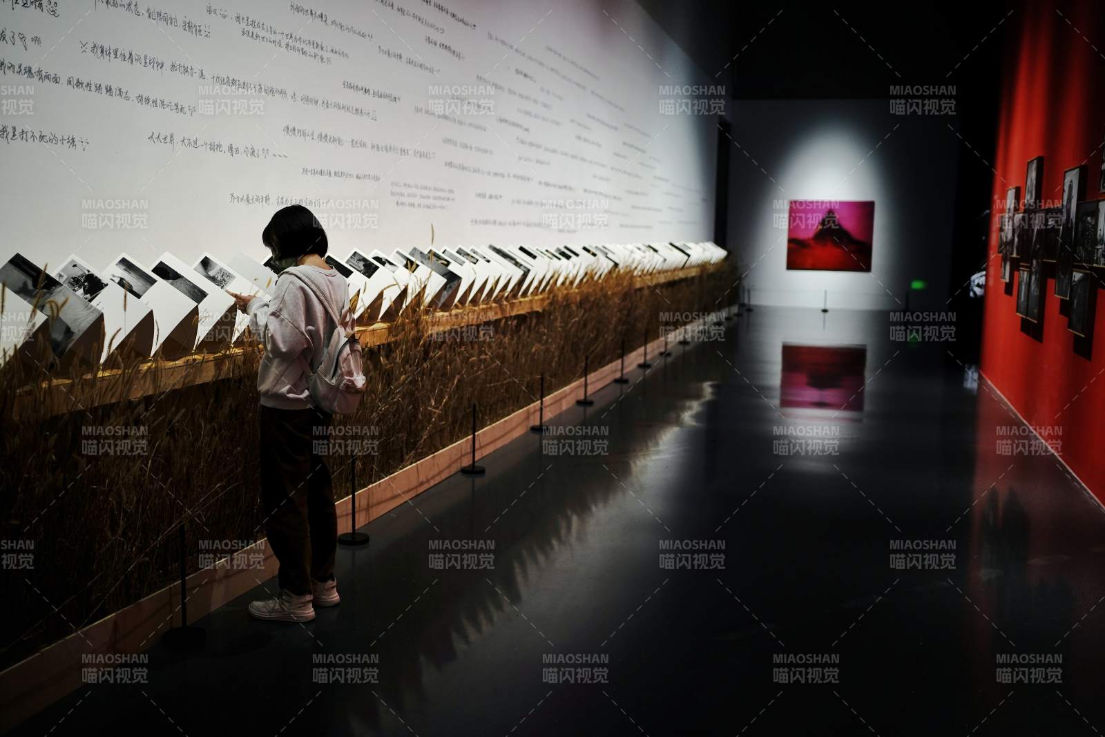 成都展览艺术展览现场图片