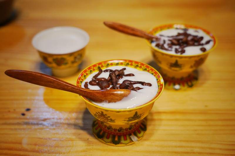 成都甜品碗中盛巧克力图片