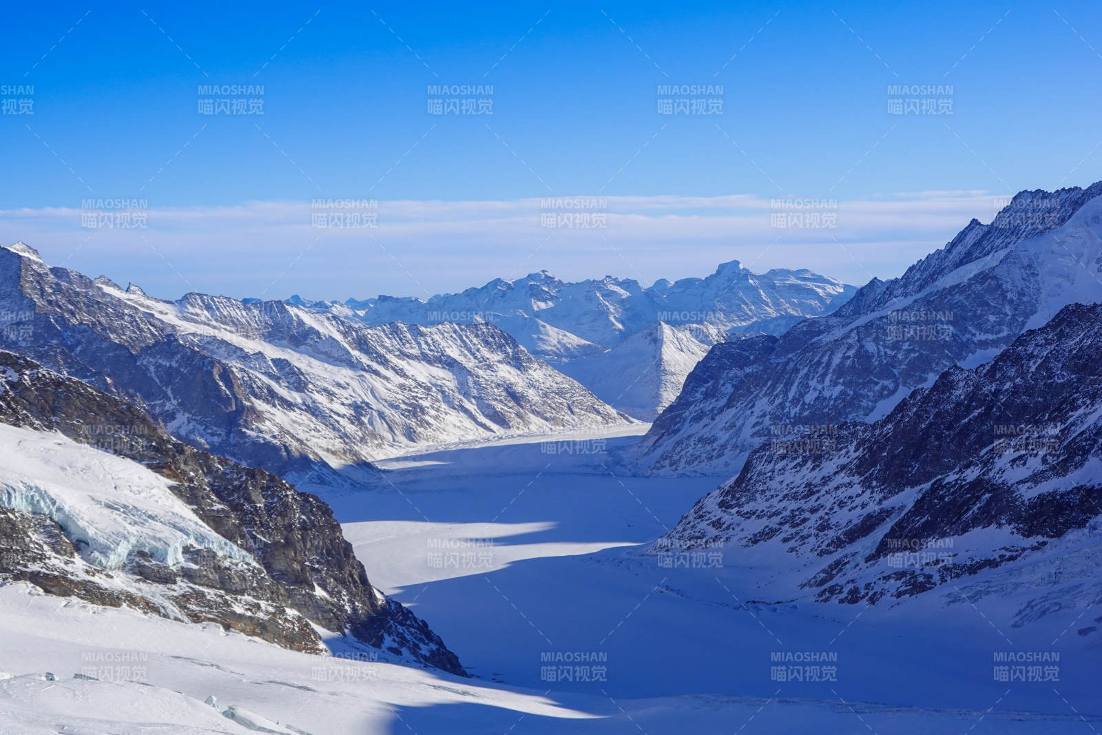 瑞士少女峰雪山冰川壮丽景色图片