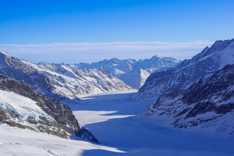 瑞士少女峰雪山冰川壮丽景色图片