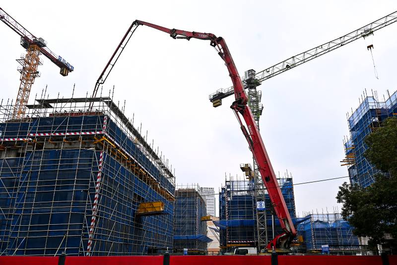 建筑工地施工中图片