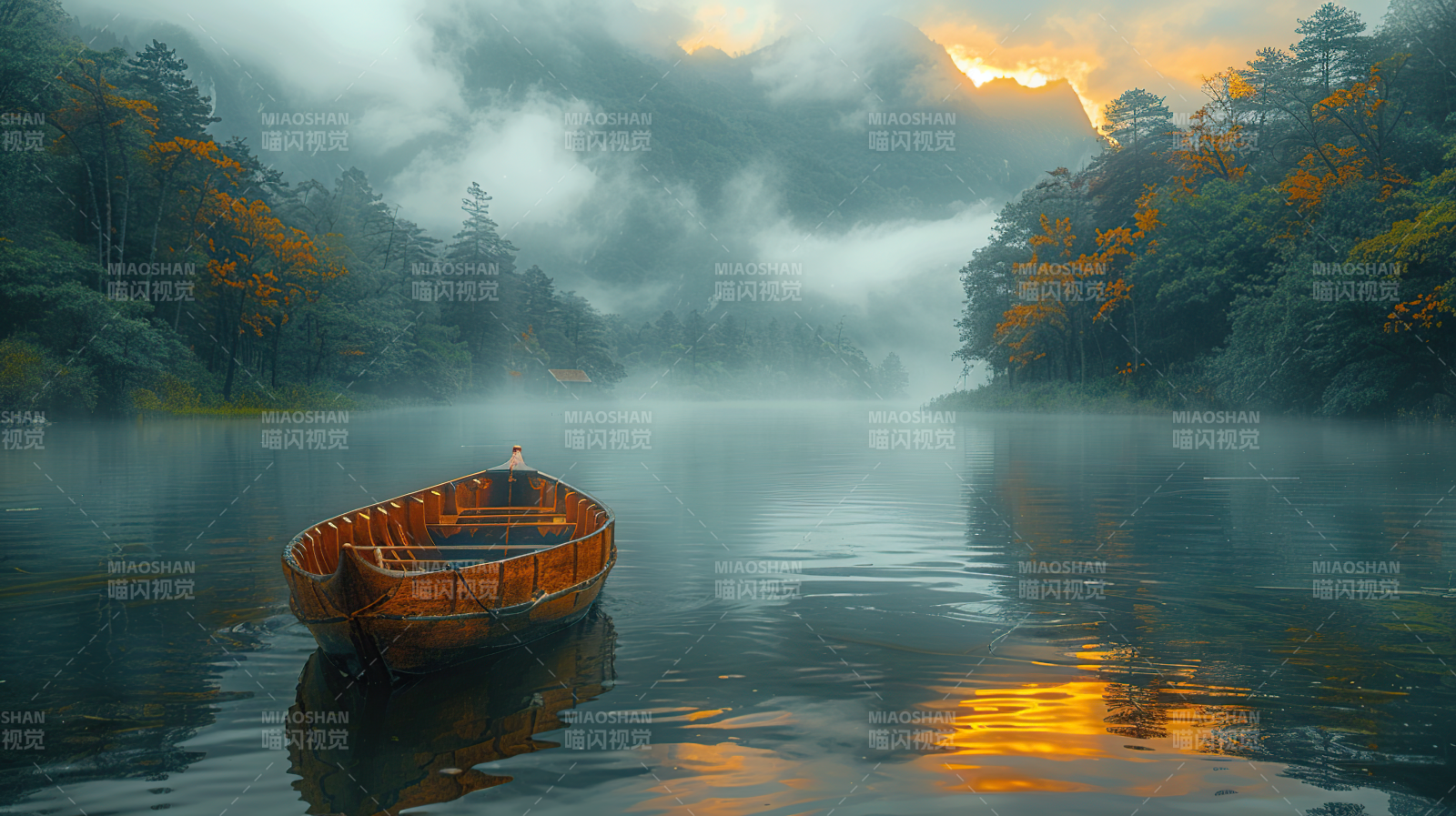 雾湖孤舟图片