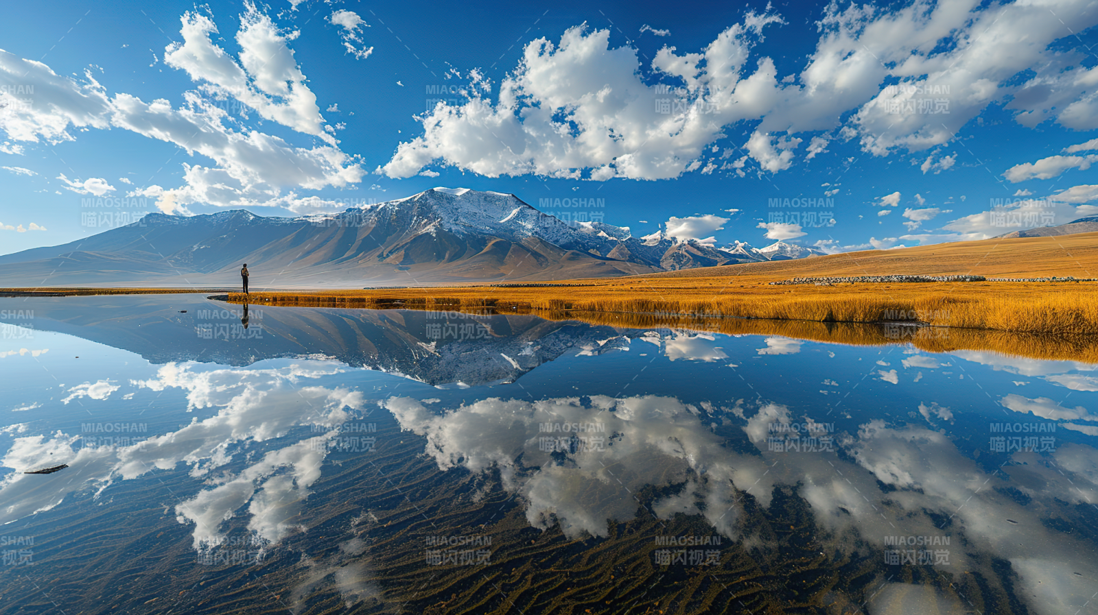 雪山倒影湖光云图片