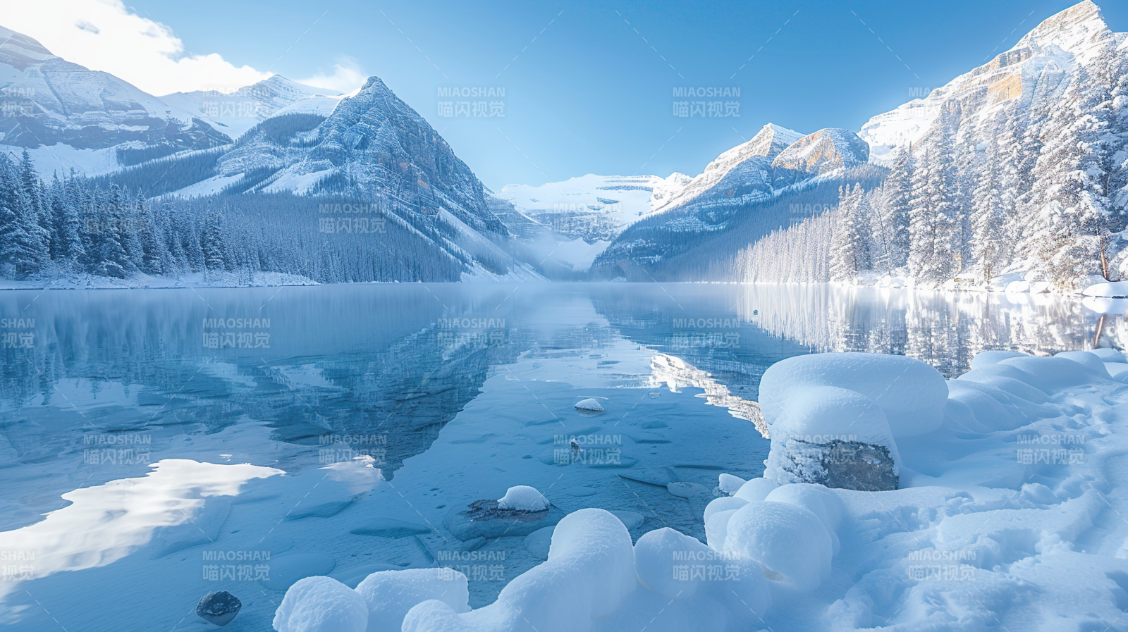 雪湖映山图片
