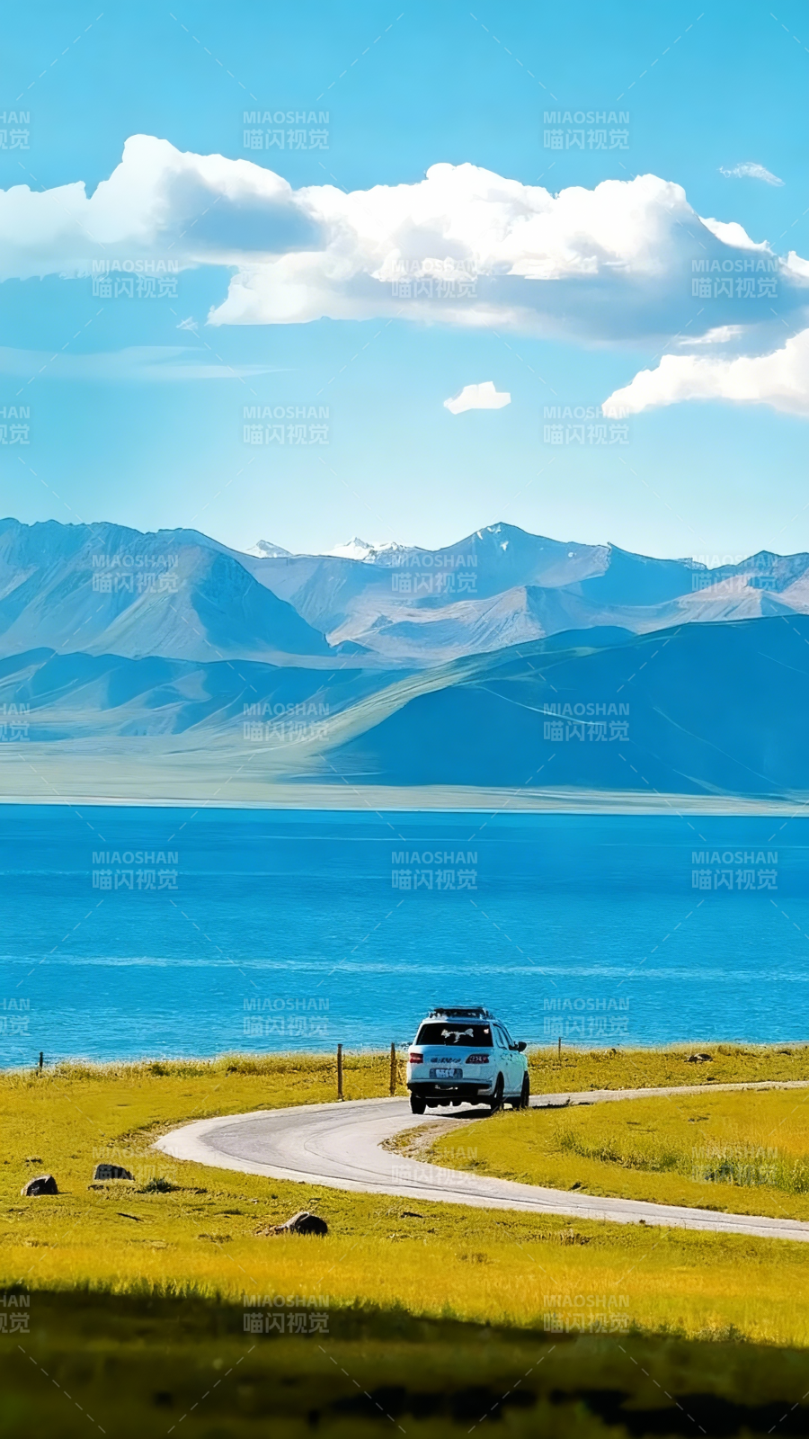 湖畔驰骋 山川如画图片