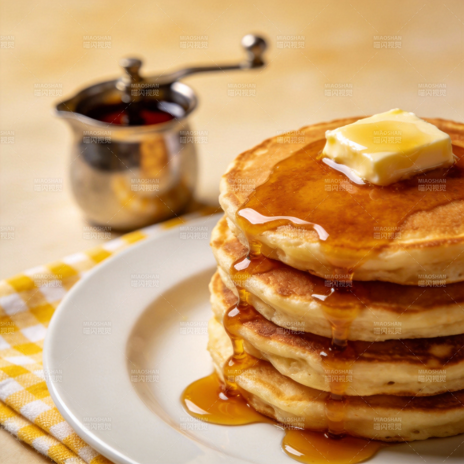 金黄松饼配枫糖图片