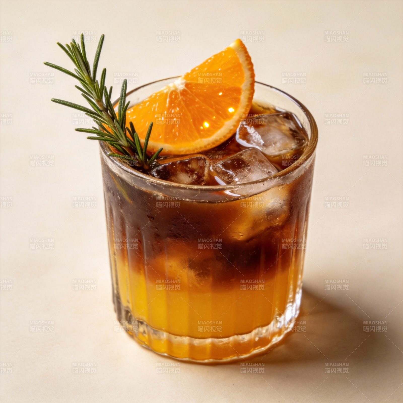 橙香迷迭香鸡尾酒图片