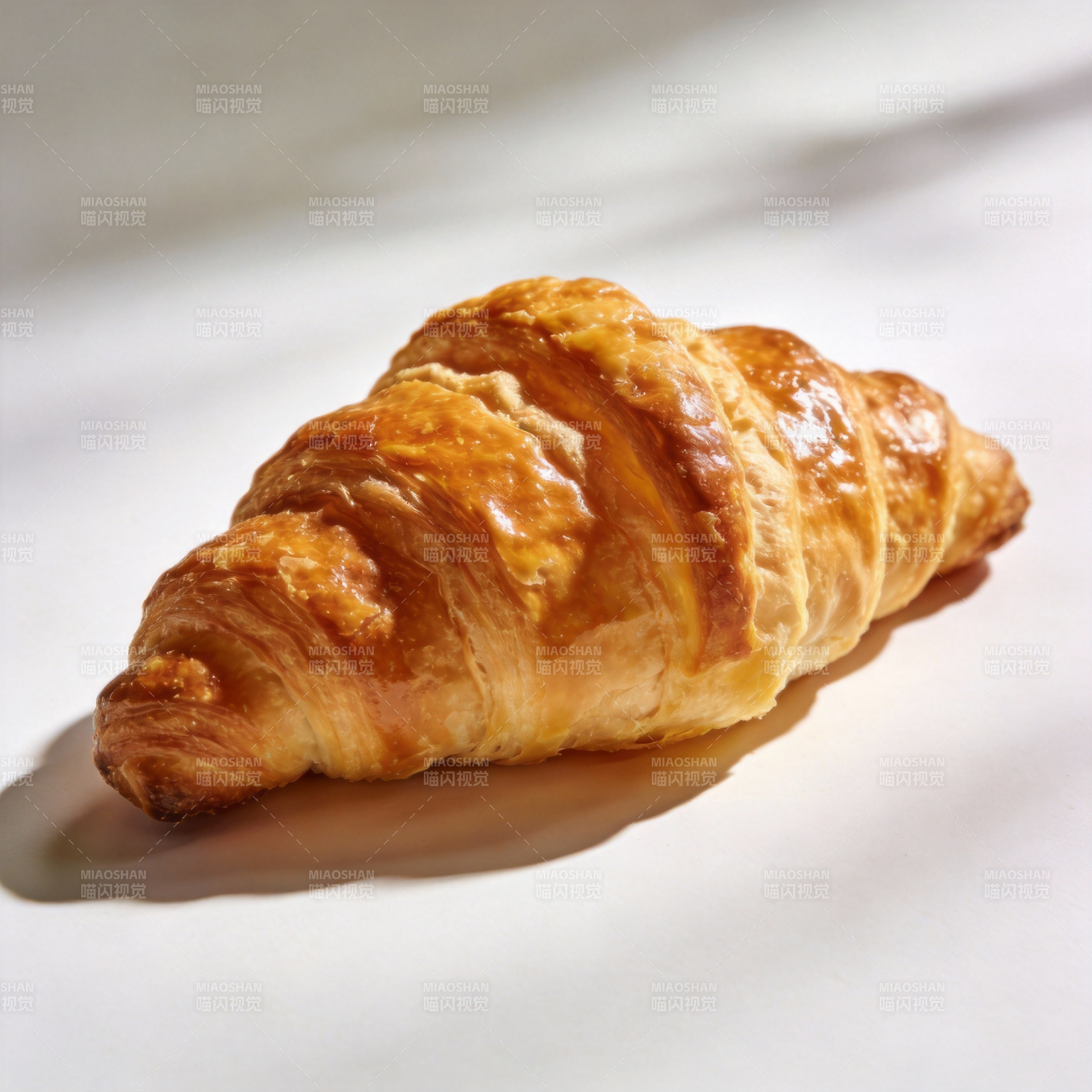 金黄酥脆羊角面包图片
