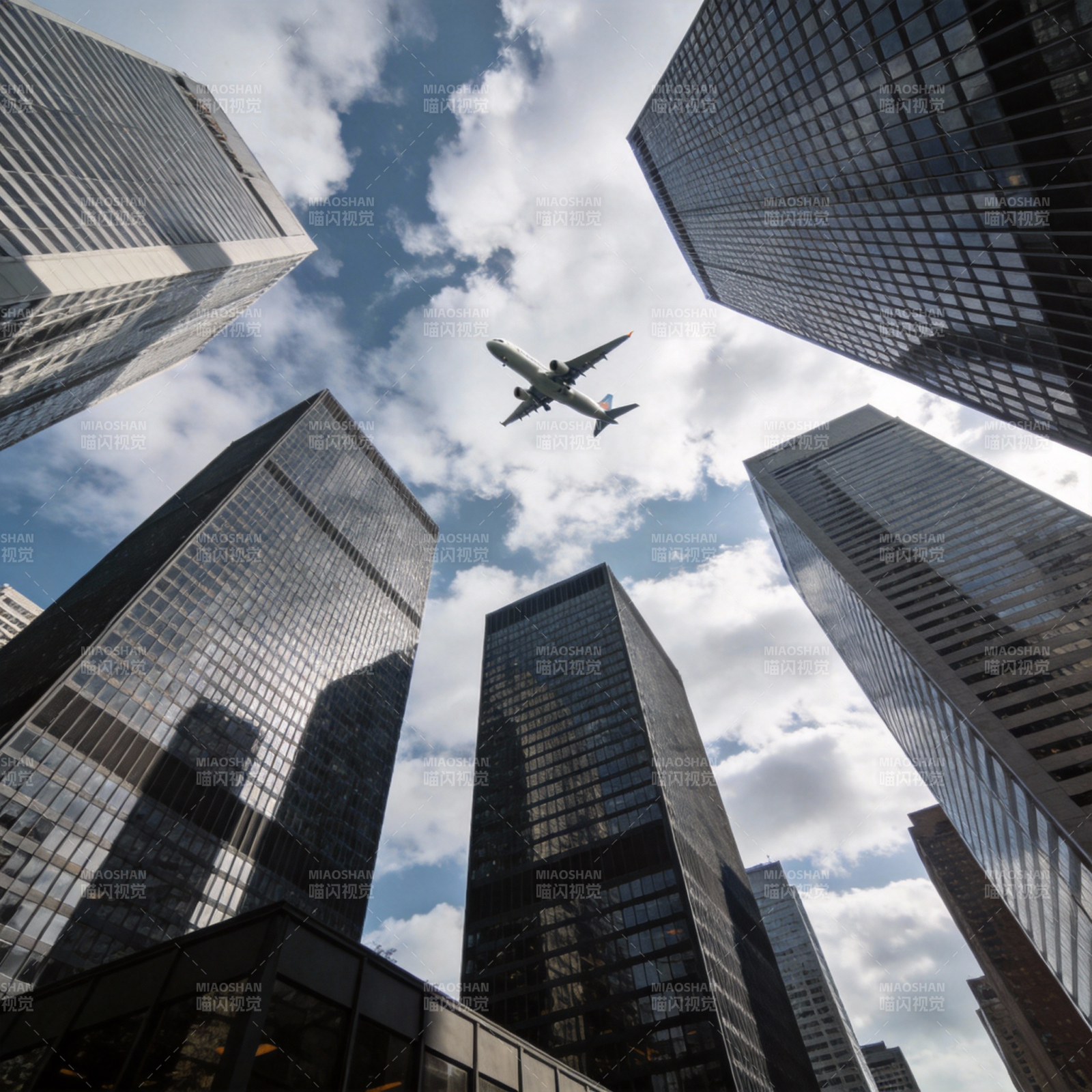 都市天空飞航图片